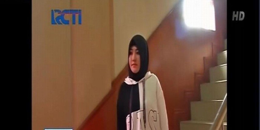 Pakai Hijab, Via Vallen Datangi Polda Jatim Terkait Kosmetik Ilegal