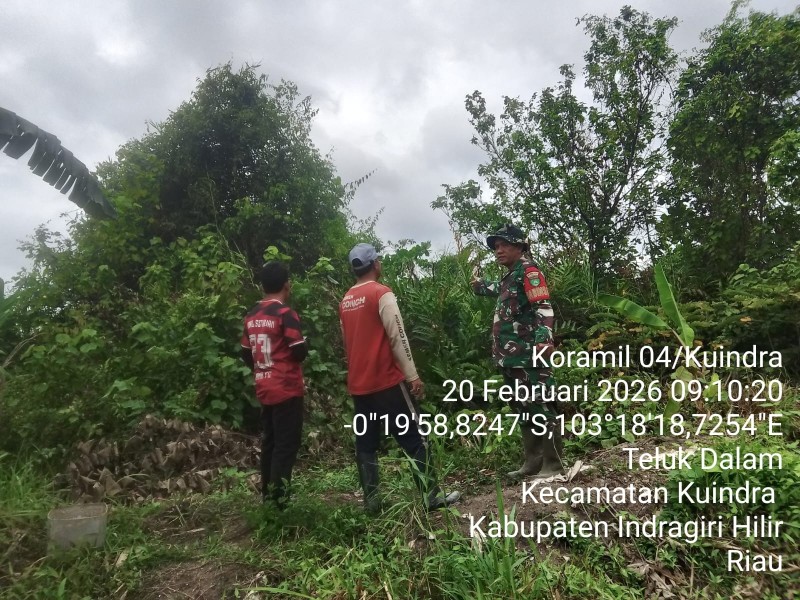 Puasa Tak Jadi Penghalang Bagi Babinsa Koramil 04/Kuindra untuk Tetap Laksanakan Patroli Tapal Batas