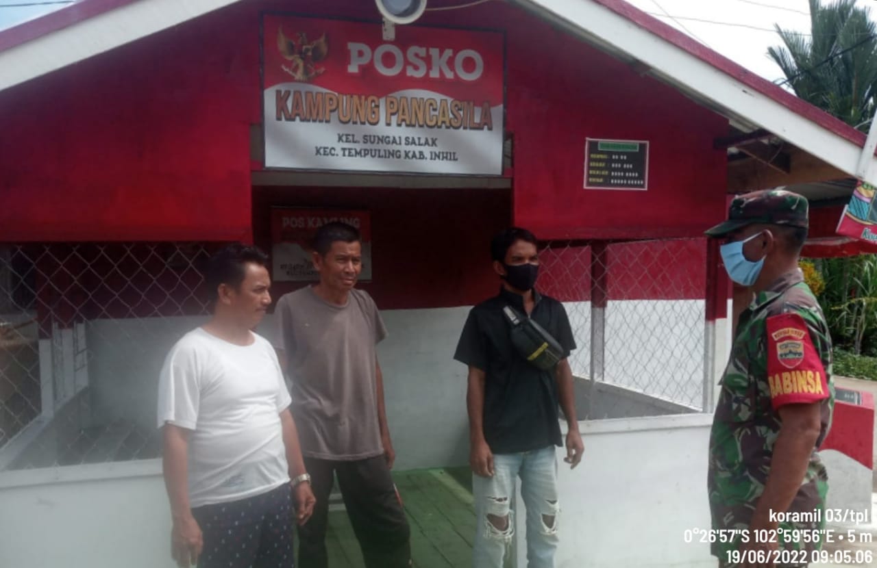 Melalui Komsos, Babinsa 03/Tempuling Ajak Warga Jaga Keamanan Dan Ketertiban Lingkungan