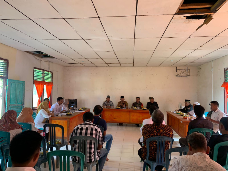 Danramil 09/Kemuning Lakukan Musyawarah Penentuan Hukum Adat Wilayah Desa Tukjimun