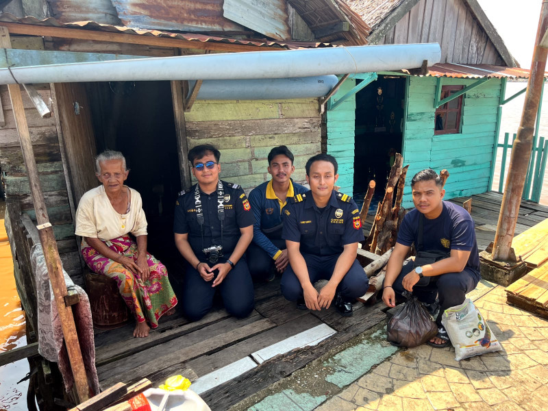 Bea Cukai Tembilahan Tebar Paket Sembako Untuk Menghadapi Idul Fitri