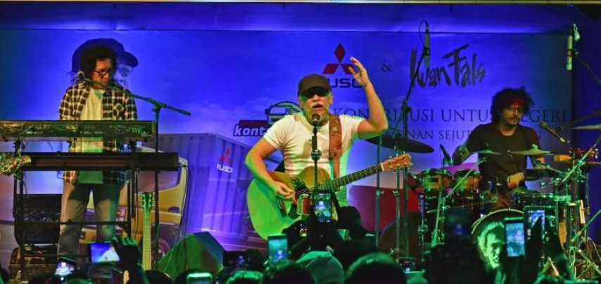 Terungkap, Ini Cerita Iwan Fals Konser ke Pekanbaru Menempuh Jalan Darat