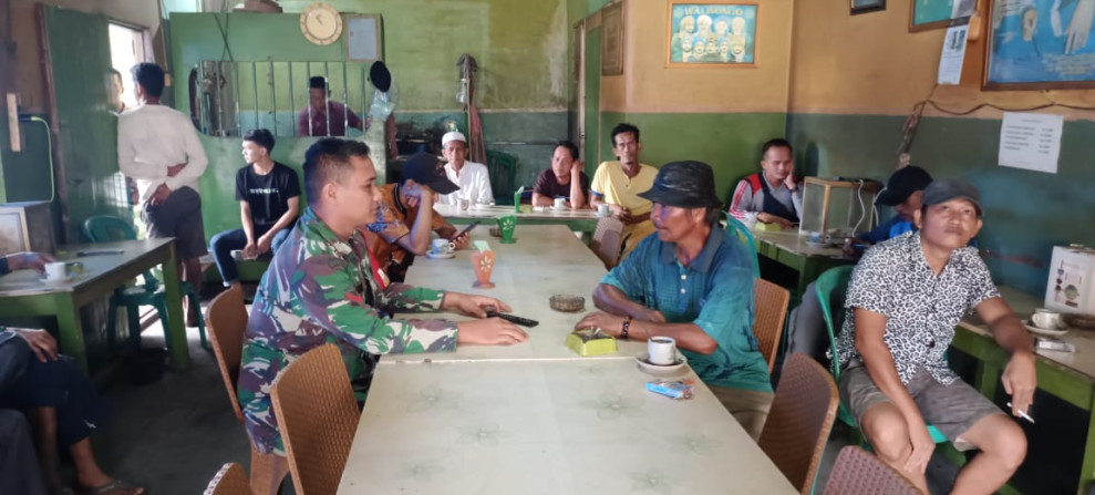 Babinsa Koramil 05/Gas Melaksanakan Komsos Bersama Warga di Binaan