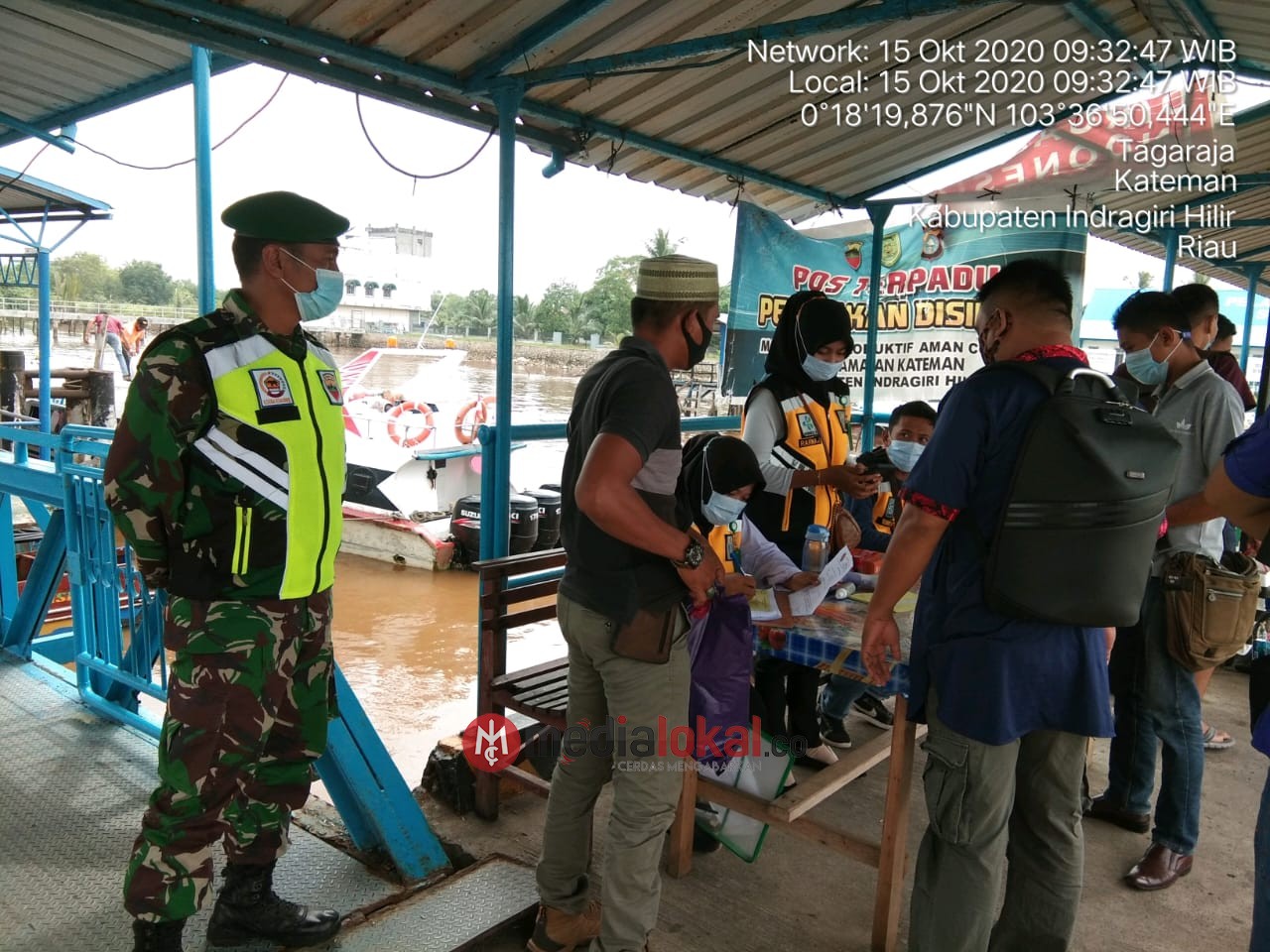 Kedatangan dan Keberangkatan di Pelabuhan HK Dipantau Personil Koramil 06/Kateman