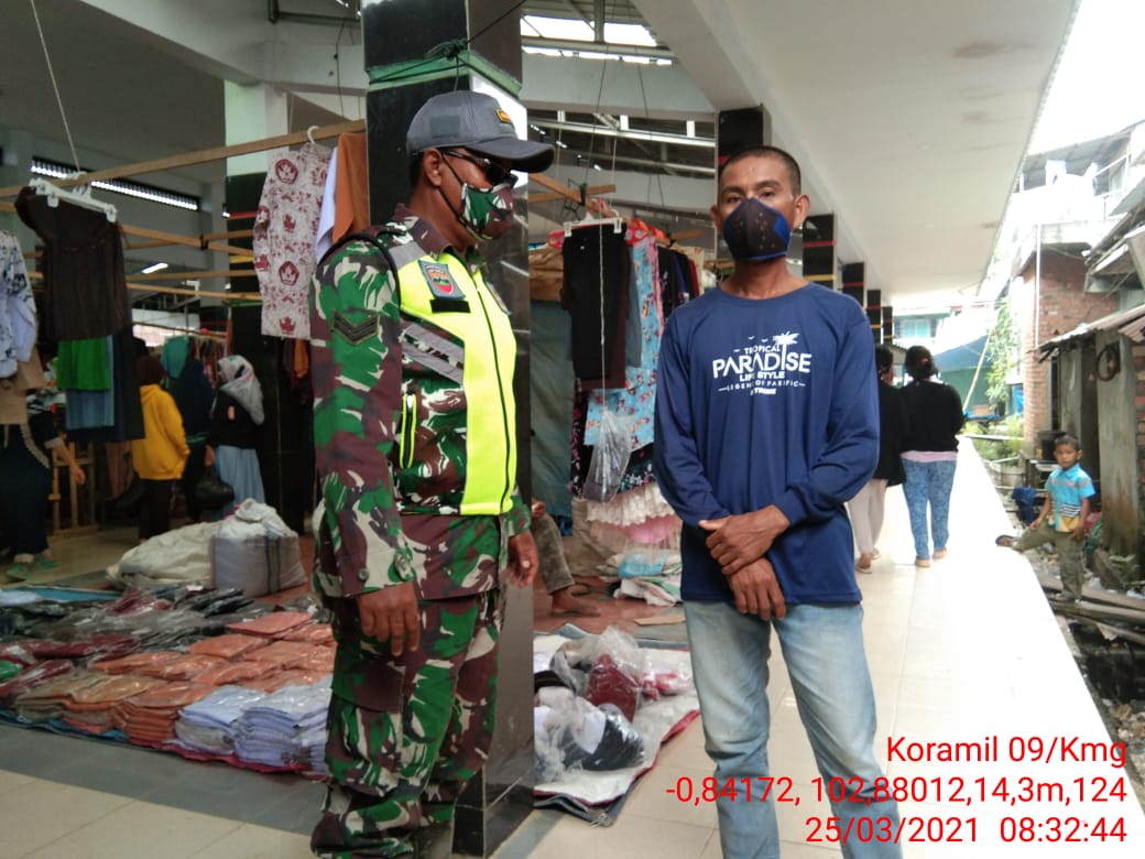 Personil Koramil 09/Kemuning Kembali Himbau Warga Patuhi Protkes di Keritang Hulu