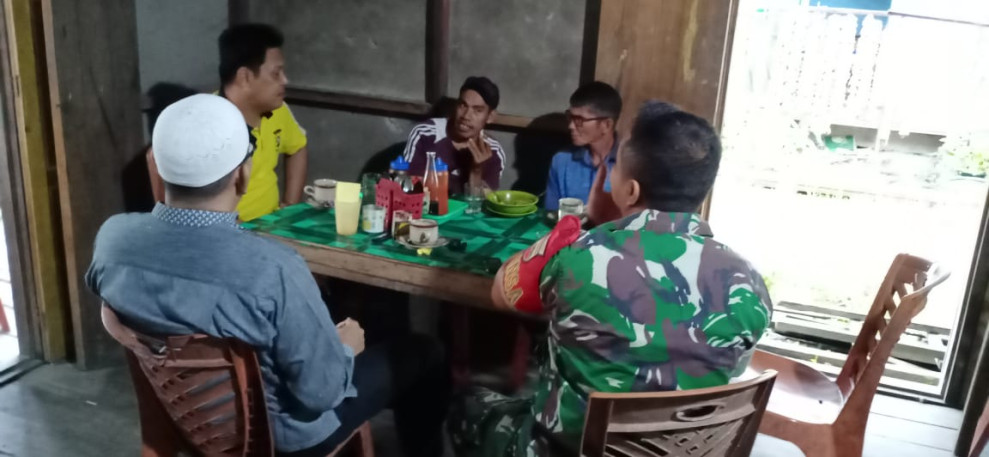 Babinsa Koramil 05/GAS Kodim 0314/Inhil  Sertu Guntur Giat Laksanakan Komsos