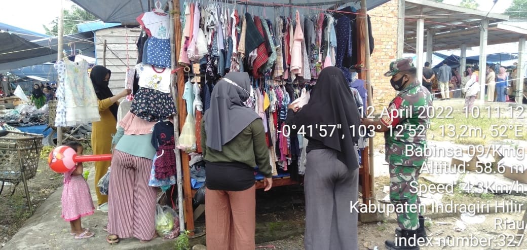 Babinsa 09/Kemuning Kembali Tagakkan Protkes di Pasar Kuala Lemang