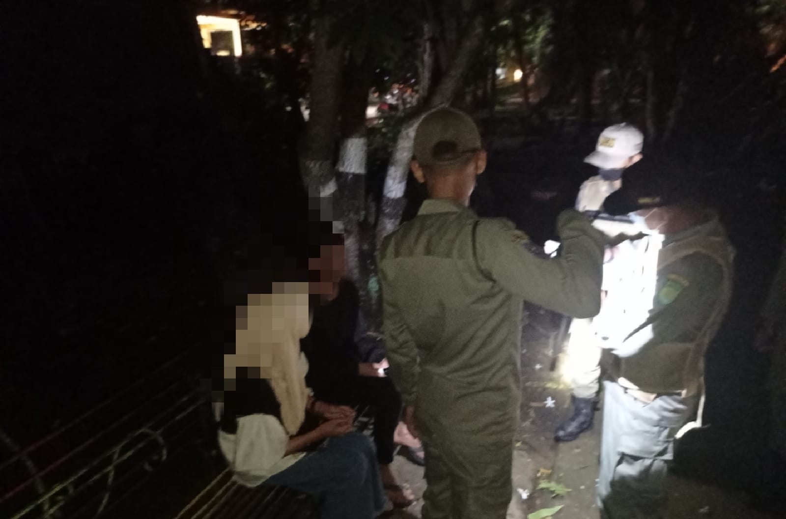 Waduh...!! Berduaan di Tempat Gelap, Sepasang Kekasih Diciduk Satpol PP Inhil