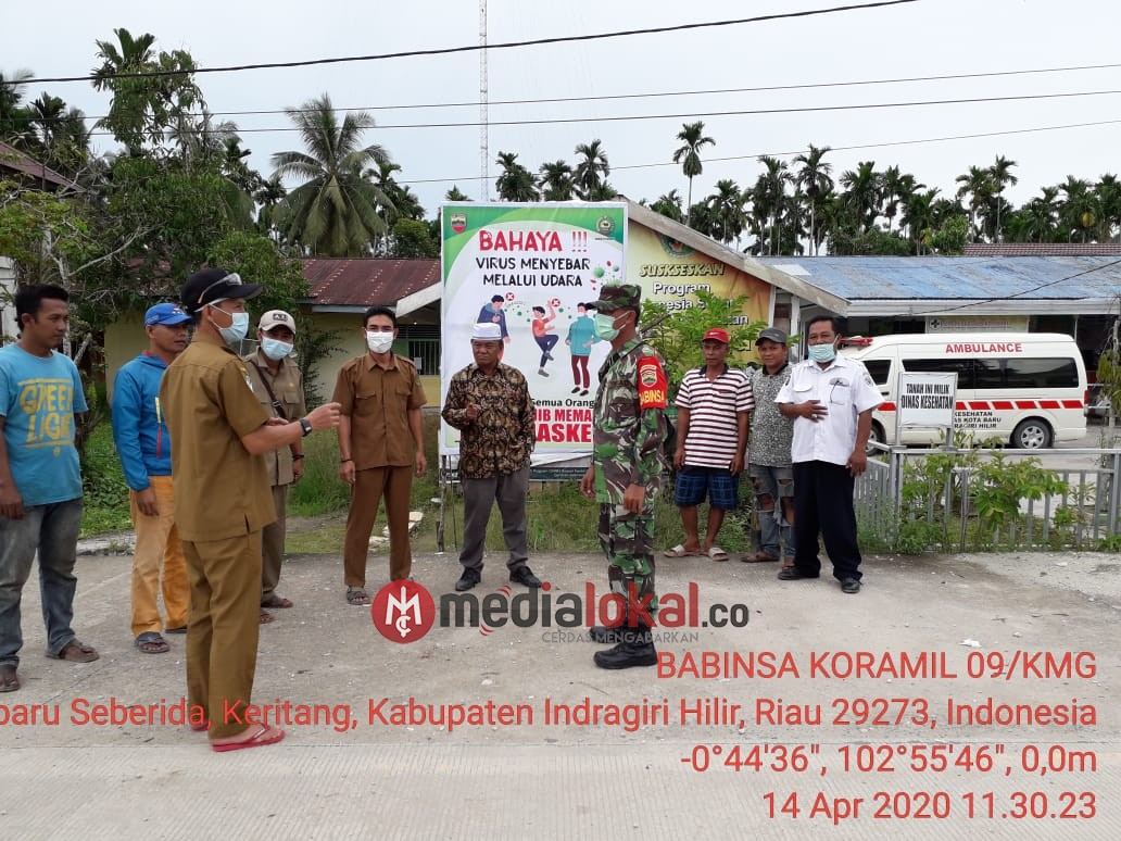 Bersama Aparatur Desa, Babinsa Kotabaru Seberida Pasang Himbauan Penggunaan Masker Bersama Aparatur Desa, Babinsa Kotabaru Seberida Pasang Himbauan Penggunaan Masker