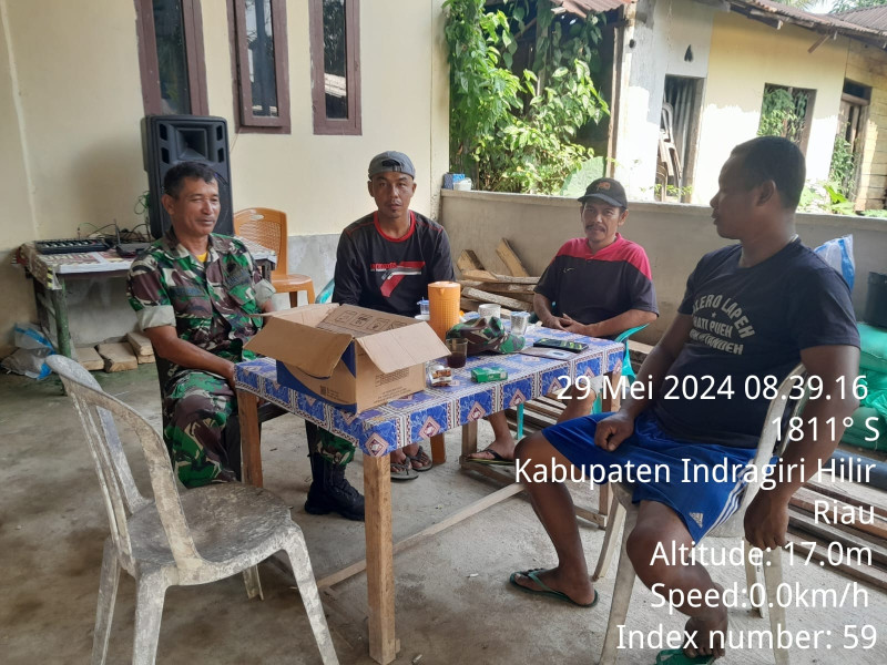 Koramil 07/Reteh Ajak Masyarakat Untuk Jalin Silaturrahmi Melalui Komsos di Binaan