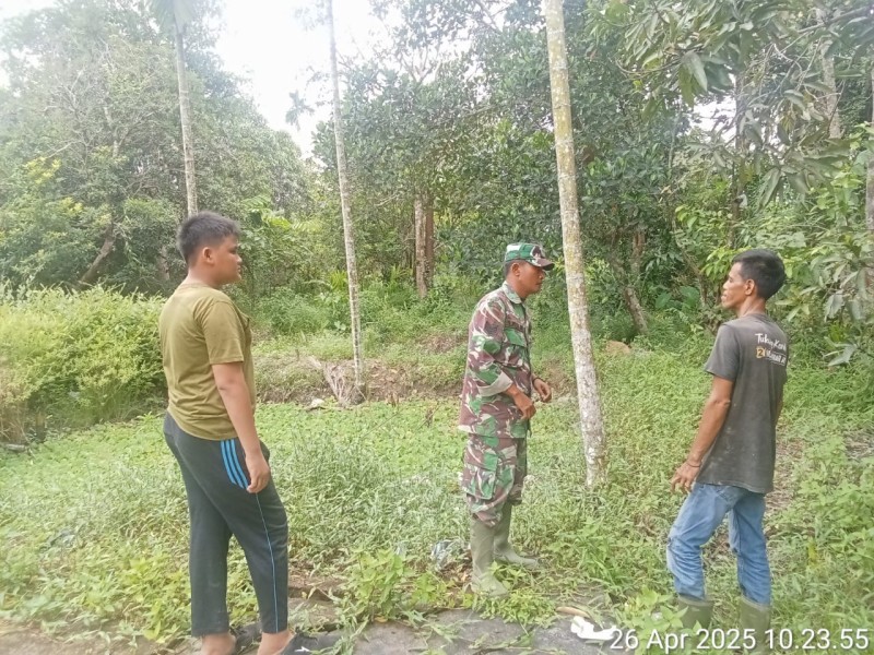 Sinergi Babinsa dan Masyarakat: Kunci Sukses Pencegahan Karhutla di Wilayah Binaan Koramil 09/Kemuning