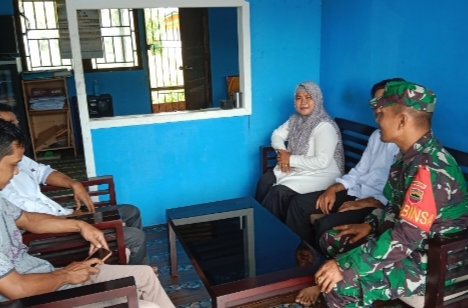 Babinsa 05/Gas Kopda Umar Nasution Wujudkan Keakraban dengan Warga Binaan Melalui Komsos