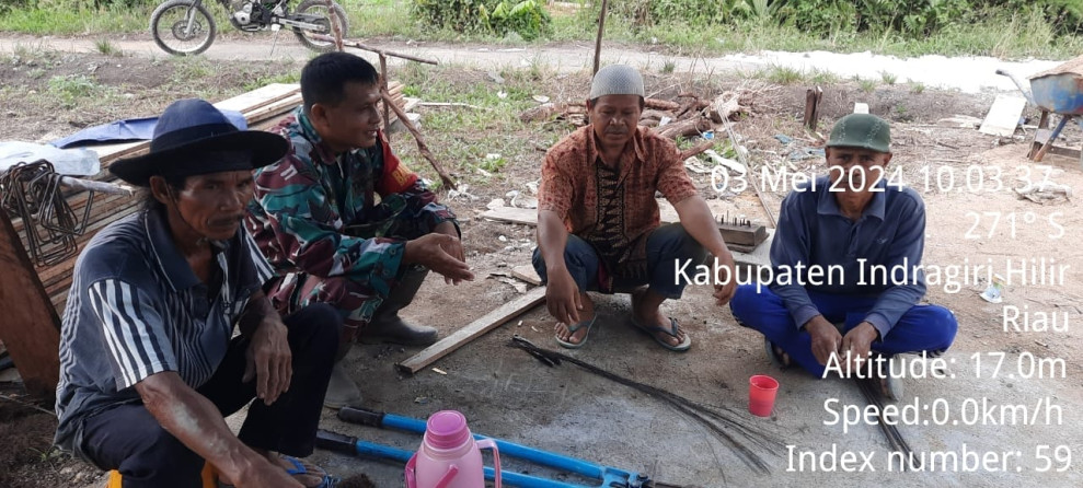 Babinsa Serma Damrianto Jalin Silaturahmi Melalui Komsos Guna Jaga Kedekatan dan Kebersamaan