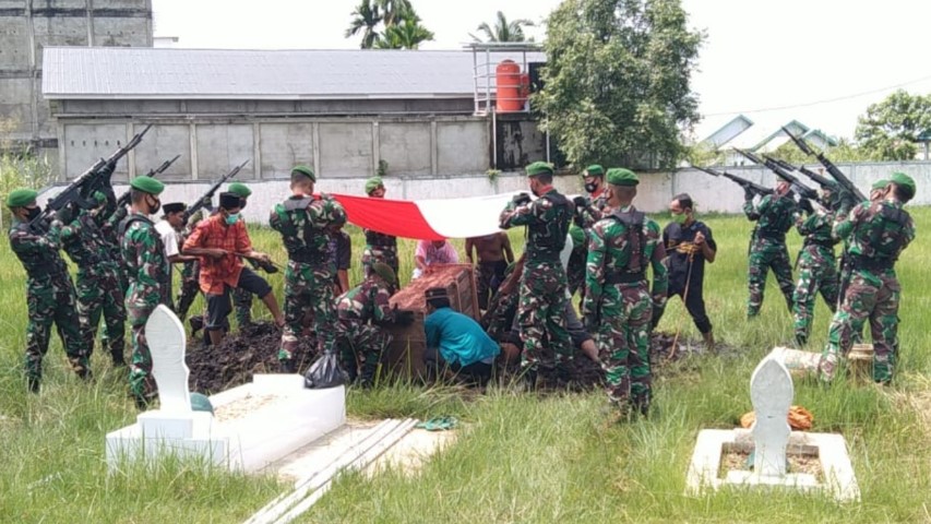 Kodim 0314/Inhil Gelar Upacara Pemakaman Militer untuk Almarhum Veteran
