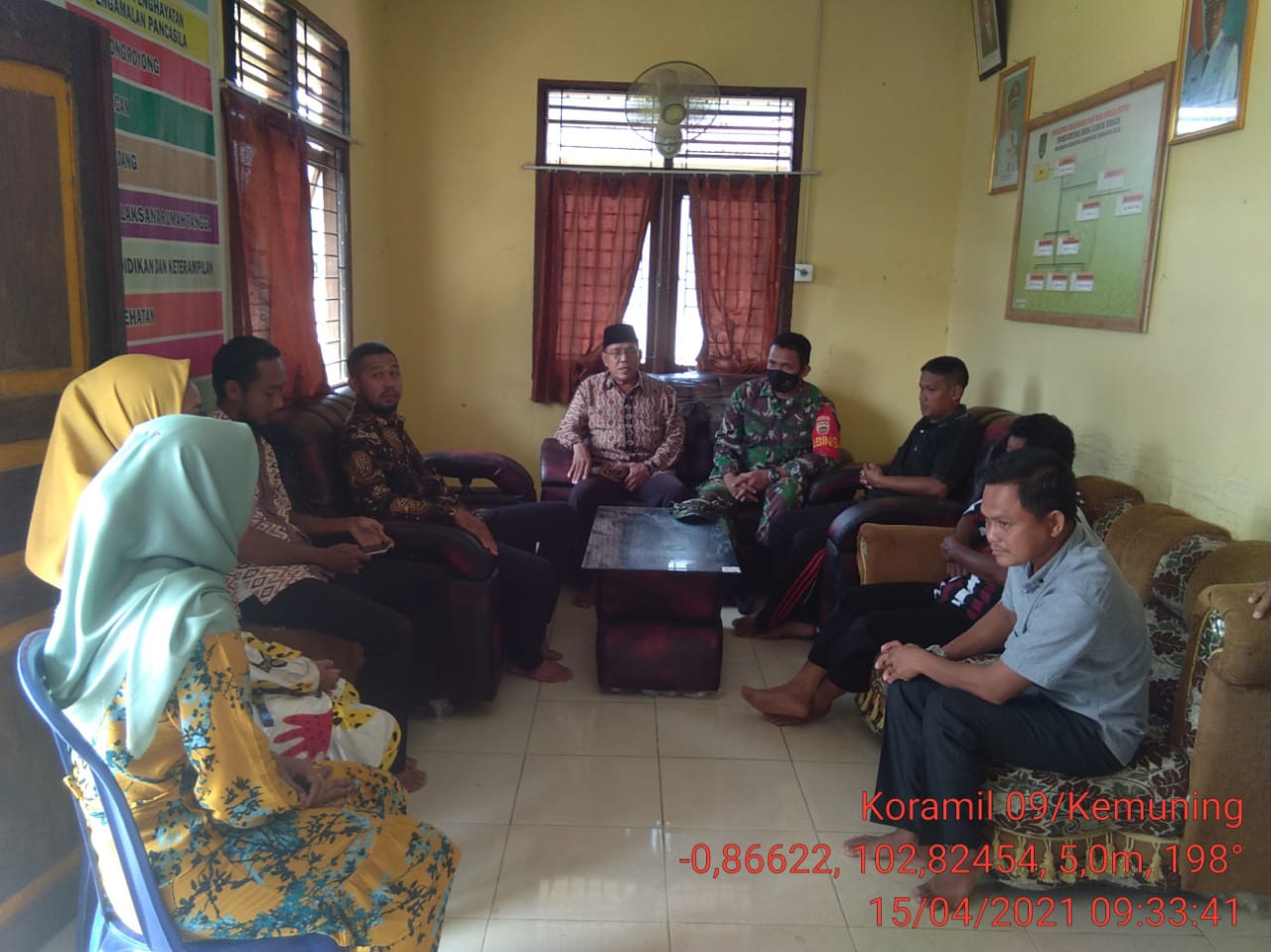 Babinsa Lakukan Komsos Bersama BPD Terpilih di Desa Lubuk Besar