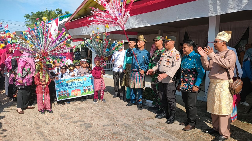 Babinsa 03/Tpl Hadiri Lepas Peserta Karnaval Dalam Rangka Memperingati HUT RI Ke 79 Tahun 2024