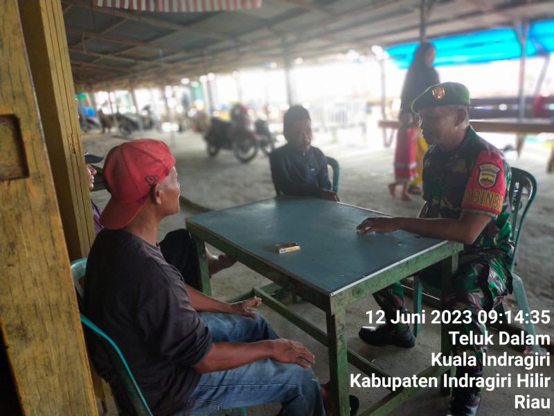 Babinsa Koramil 04/Kuindra Saling Menjaga dan Tolong Menolong Antar Sesama