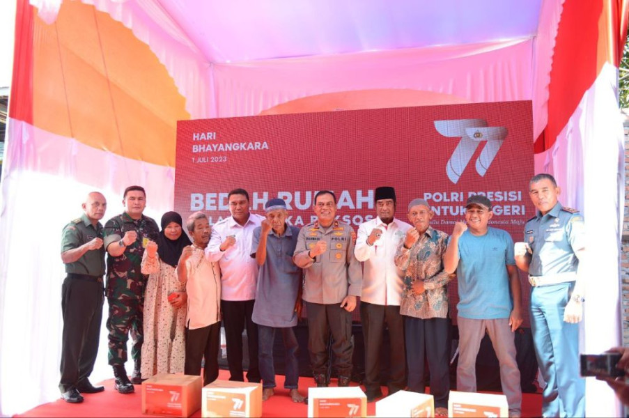 Polri Salurkan 322 Ribu Paket Sembako dan 269 Unit Bantuan Bedah Rumah