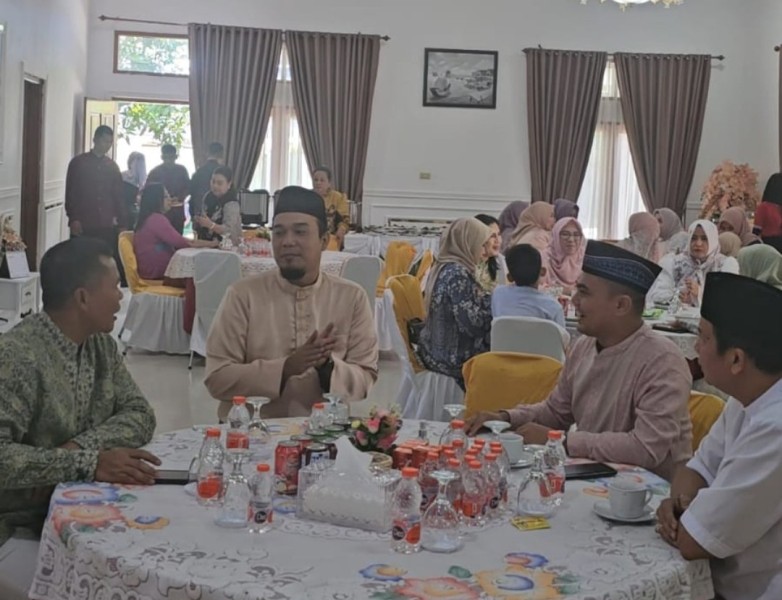 Lebaran Ke Dua, Bupati Inhu Kunjungi Rumah Dinas Danrem Riau, Jalin Komunikasi untuk Riau Lebih Sejahtera Lebaran Ke Dua, Bupati Inhu Kunjungi Rumah Dinas Danrem Riau, Jalin Komunikasi untuk Riau Lebih Sejahtera