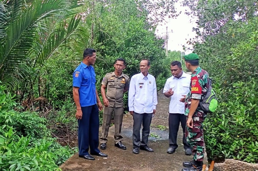 Serma Suhaidi Sosialisasi Pencegahan Karhutla Bersama Lurah dan Satpol PP