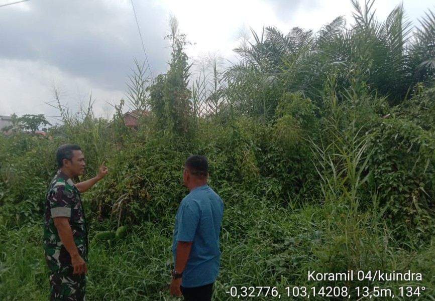 Babinsa Koramil 04/Kuindra Laksanakan Patroli Tapal Batas di Desa Perigi Raja