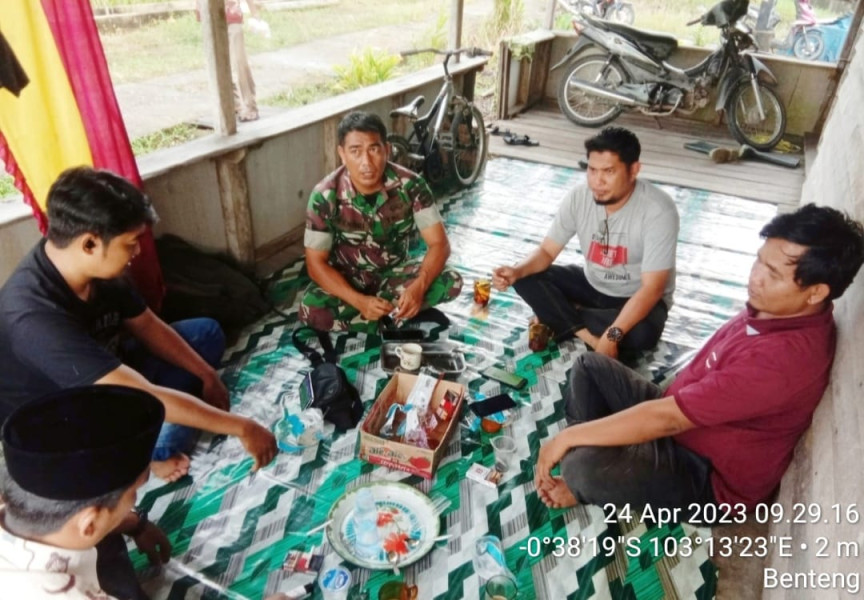 Koramil 07/Reteh Sertu Bendri Komsos Dengan Pendamping Desa DMIJ