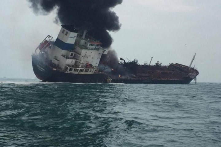 Kapal Tanker Terbakar di Perairan Hong Kong, Satu Orang Tewas