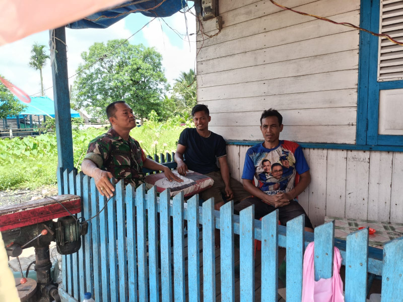 Tingkatkan Sinergitas Babinsa Koramil 05/Gas Serda Rudi Hartono Laksanakan Giat Komsos di Binaan