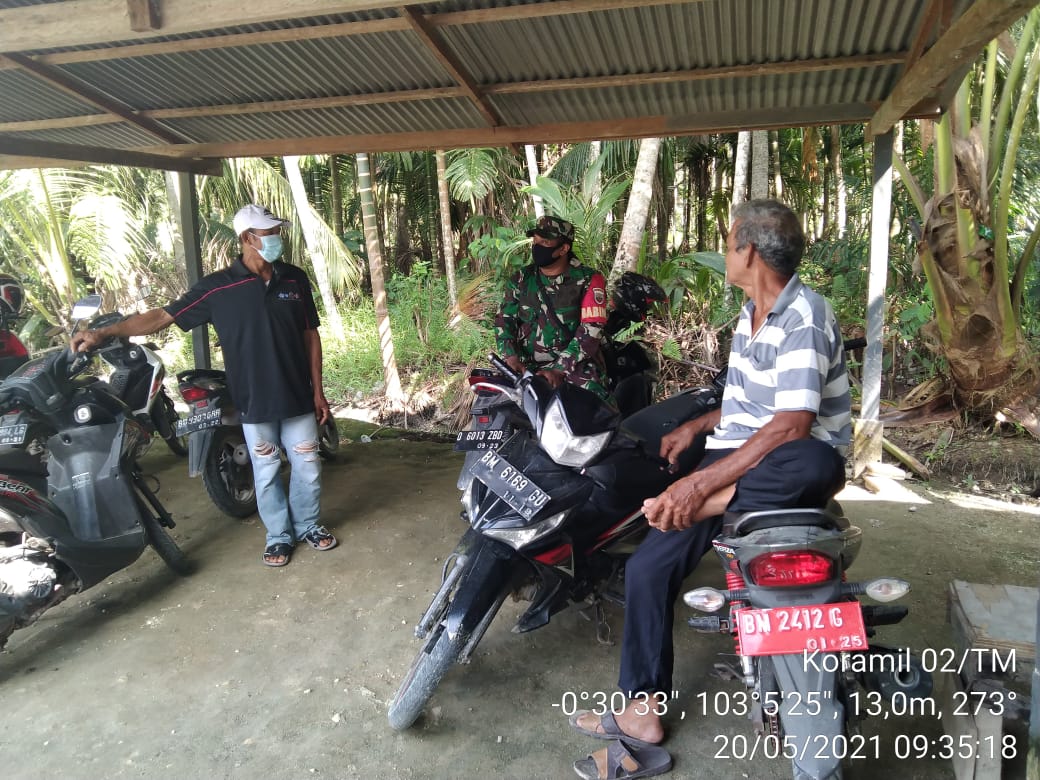 Jalin Silahturrahmi, Serda Elia Rahman Lakukan Komsos di Pengalihan