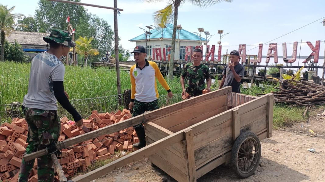 Koramil 04/Kuindra Bangun Kekompakan Melalui Gotong Royong
