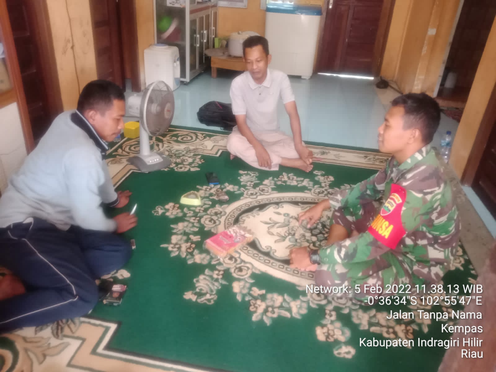 Pantau Wilayah, Babinsa Koramil 03/Tempuling Sambangi Ketua RT Dan Warga Binaan