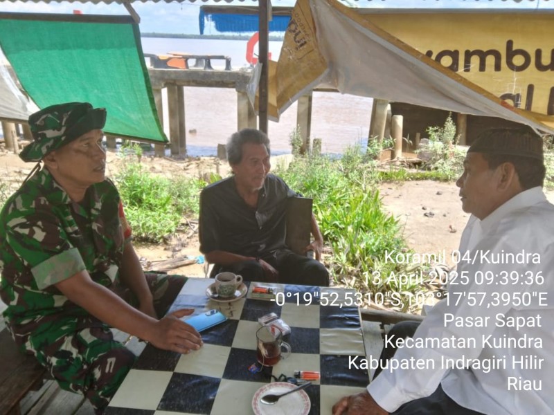 Babinsa Koramil 04/Kuindra: Komsos adalah Salah Satu Upaya untuk Meningkatkan Kebersamaan dan Rasa Kekeluargaan