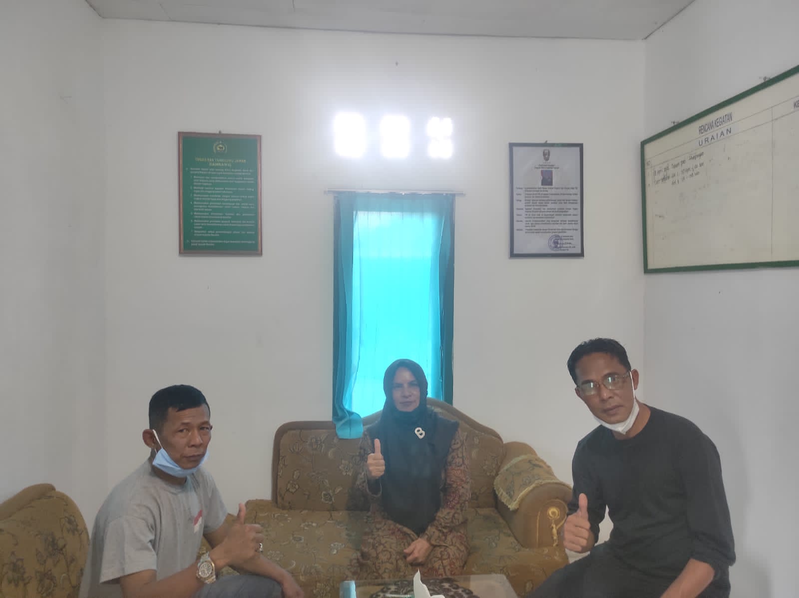 Silaturahmi Koramil 03/Tempuling Disambangi Oleh Sekcam Kempas Dan Kepala Puskesmas Kempas