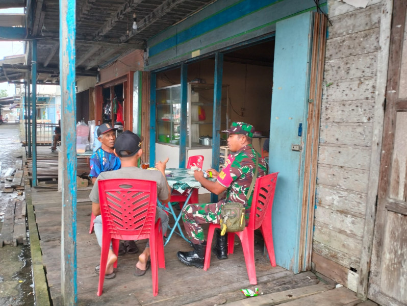 Diskusi Santai, Koramil 04/Kuindra Himbau Warga Agar Berhati-hati Pada Musim Penghujan