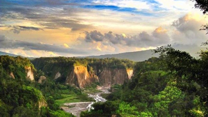 Wisata Nuansa Tempoe Doloe di Ngarai Sianok Sumatera Barat