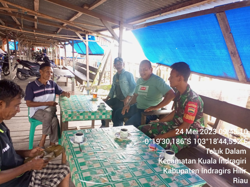 Babinsa Koramil 04/Kuindra Turun Rutin Lakukan Komsos di Wilayah