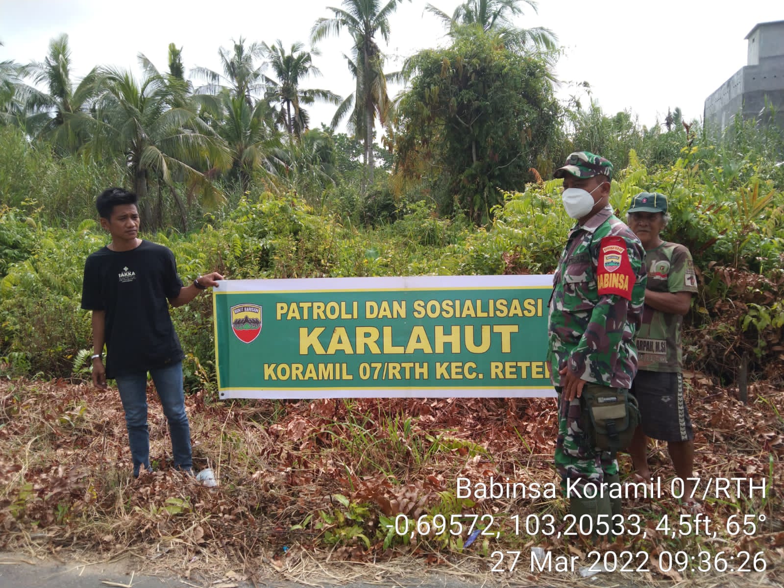 Adakan Patroli dan Sosialisasi Rutin Karhutla Oleh Babinsa Koramil 07/Reteh