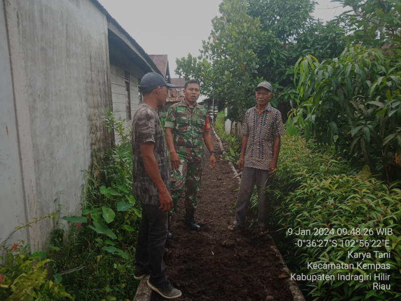 Efektifkan Komsos Dengan Tomas, Babinsa Desa Karya Tani, Koramil 03/Tpl, Mendatangi Rumah Tomas di Wilayah Binaannya