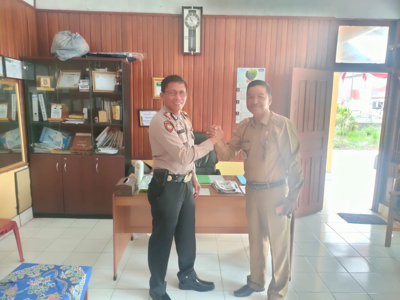 Jalin Silaturahmi, Kapolsek Gaung Anak Serka Sambangi Kantor Camat