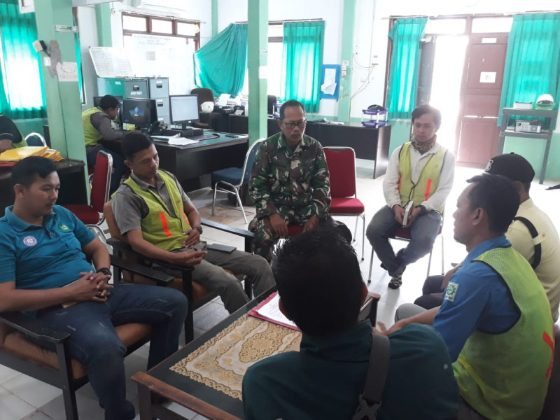 Bhabinsa Koramil 05/Gas Serma Eddy Komsos Bersama Pimpinan Distrik PT.MSK