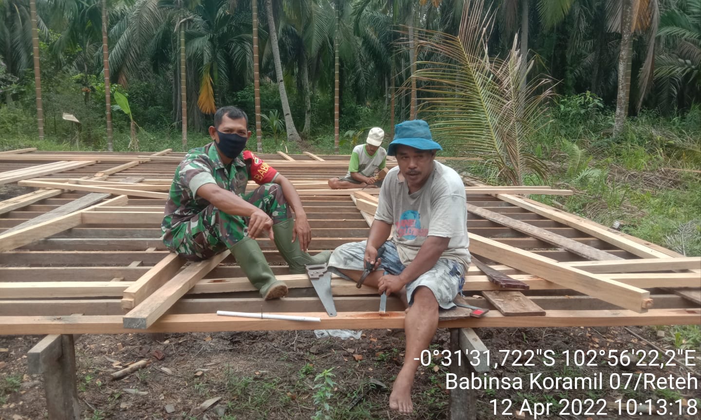 Koramil 07/Reteh, Sertu Yadi Yanto Terus Aktif Lakukan Komsos di Desa Pesenggrahan