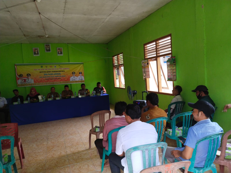 Pelaksanaan Musyawarah Desa Rencana Kerja Pemerintah Desa Yang Didampingi Oleh Babinsa Desa Talang Jangkang