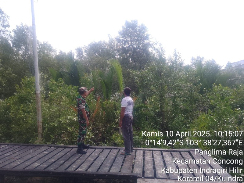 Secara Rutin Babinsa Desa Panglima Raja Koramil 04/Kuindra Laksanakan Patroli dan Sosialisasi Karhutla