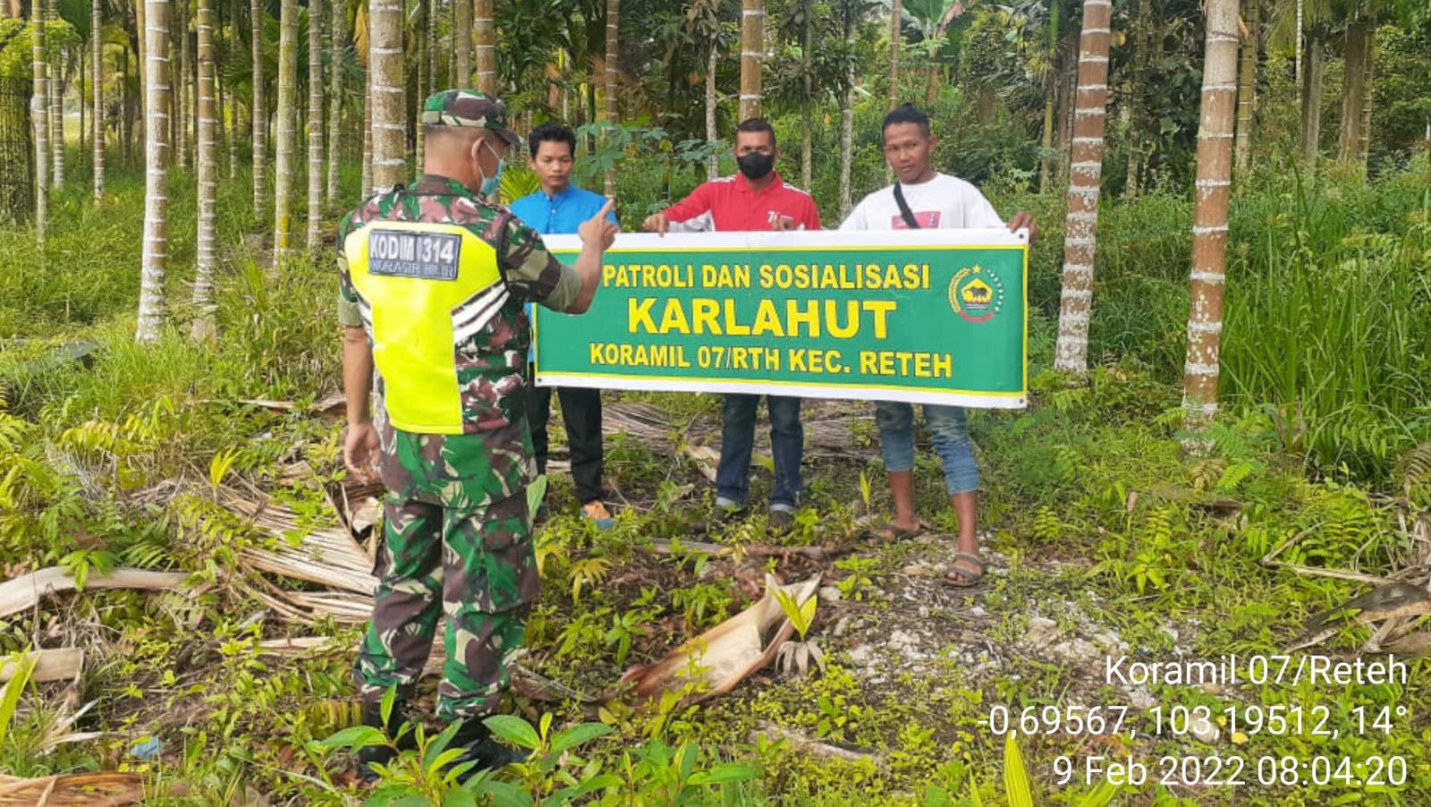 Pelaksanaan Patroli Karhutla oleh Babinsa Koramil 07/Reteh Untuk Mencegah Terjadinya Kebakaran