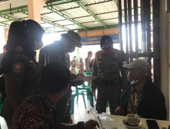 NAKAL... ! Nongkrong di Jam Kerja, 1 ASN dan 3 Non ASN Ini Terjaring Patroli Satpol PP Inhil