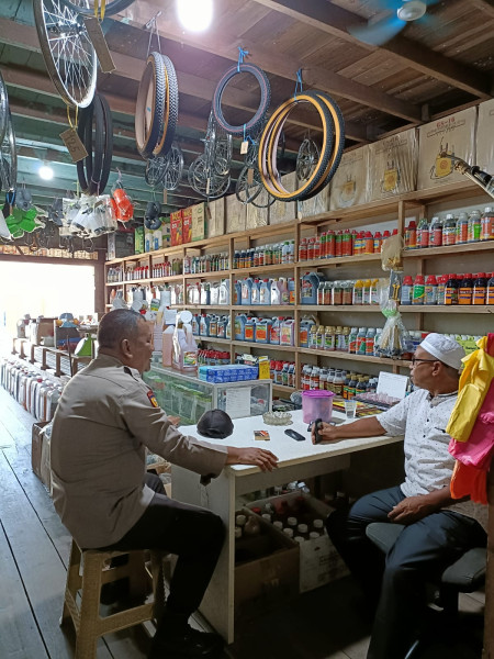 Bhabinkamtibmas  Giat Cooling System Sosialisasikan Pilkada Damai 2024 Di Desa Belantaraya