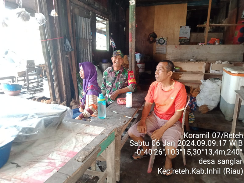 Terkait Keamanan Lingkungan, Koramil 07/Reteh Serda Johansah Himbau Saat Melaksanakan Komsos