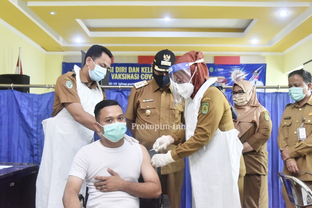 Syamsuddin Uti Tinjau Pelaksanaan Vaksinasi Nakes Tahap Dua di Inhil