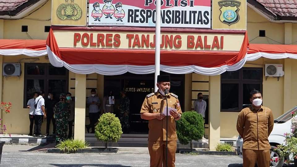 Plt Wali Kota Bersama Forkopimda Lepas Tim Penyemprotan Disinfektan Massal di Tanjungbalai  Plt Wali Kota Bersama Forkopimda Lepas Tim Penyemprotan Disinfektan Massal di Tanjungbalai