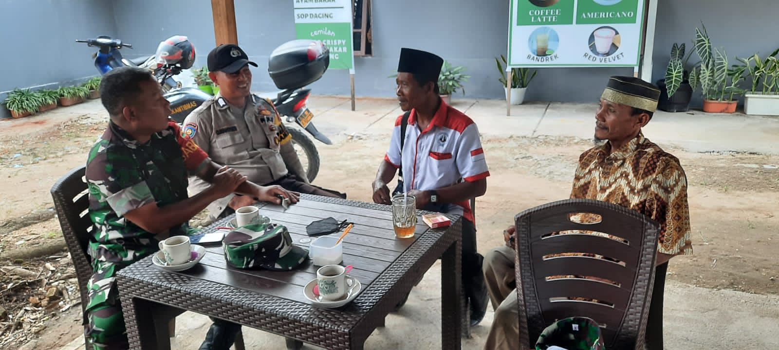 Bersama Bhabinkamtibmas, Babinsa 03/Tpl Komsos Dengan Tokoh Masyarakat